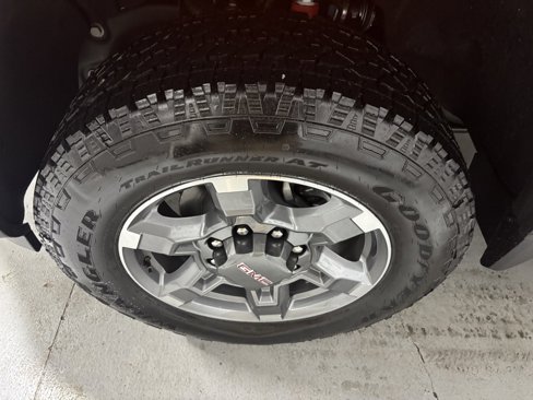 New 2025 GMC Sierra 2500 SLT w/ SLT Premium Package image 12