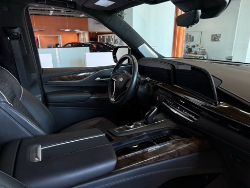 Used 2024 Cadillac Escalade Premium Luxury Platinum image 19