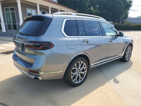 Used 2024 BMW X7 xDrive40i image 9