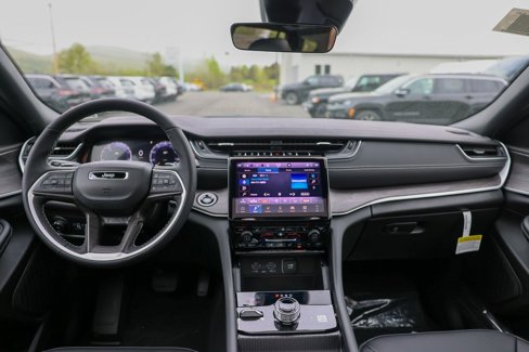 New 2025 Jeep Grand Cherokee L Limited image 17
