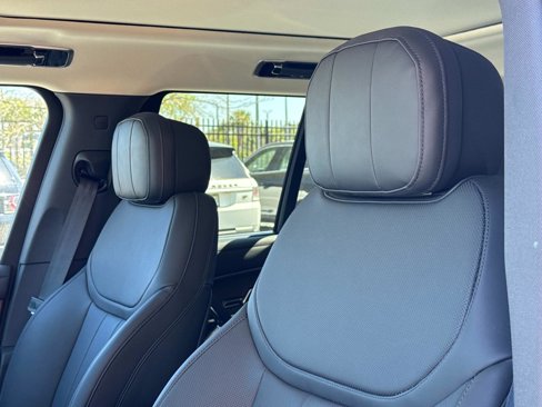 New 2025 Land Rover Range Rover SE image 19