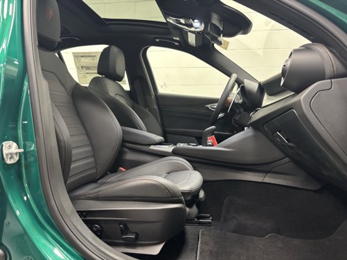 New 2025 Alfa Romeo Giulia AWD w/ Driving Assist Package image 10