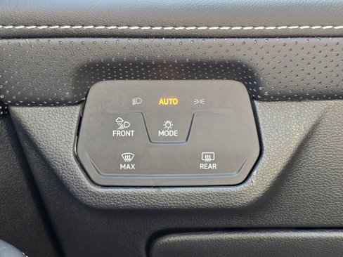 Used 2024 Volkswagen Atlas SE image 36