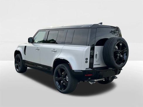 New 2026 Land Rover Defender 110 X-Dynamic SE image 2