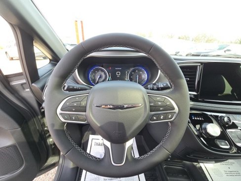 New 2025 Chrysler Pacifica Select w/ Uconnect Theater Family Group image 14
