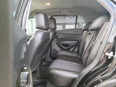 Used 2022 Chevrolet Trax LT w/ Driver Confidence Package image 17