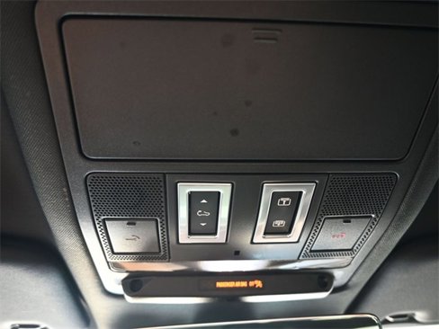 Used 2021 Land Rover Defender 110 X-Dynamic HSE image 31