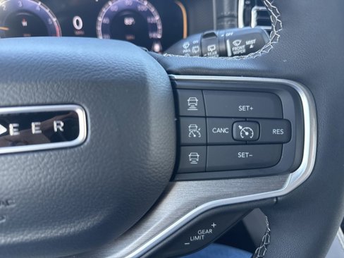 New 2025 Jeep Wagoneer 4WD image 27