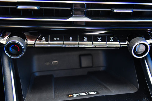 Used 2025 Chevrolet Traverse LT image 26