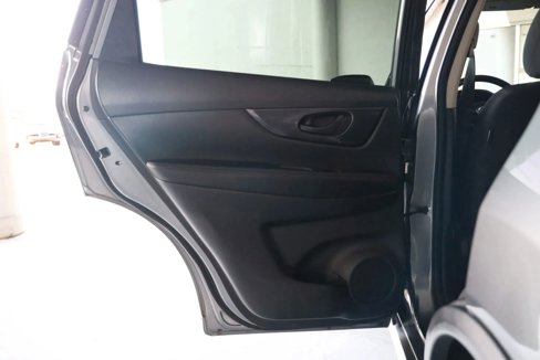 Used 2020 Nissan Rogue S image 13