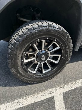 Used 2022 GMC Sierra 1500 AT4 w/ AT4 Preferred Package image 16