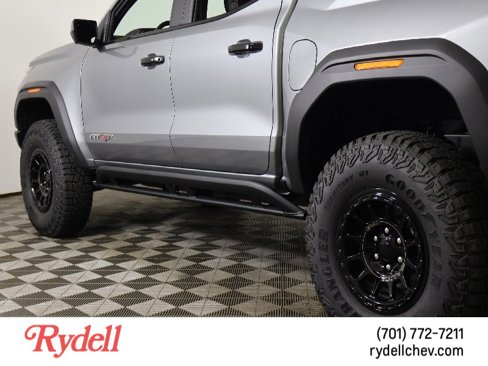 Certified 2025 GMC Canyon AT4 w/ AT4X AEV Edition image 8