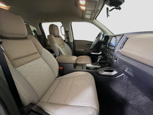 Used 2024 Nissan Frontier SV w/ SV Convenience Package image 27