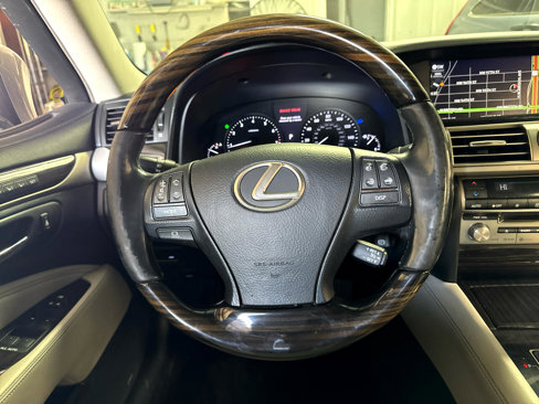 Used 2016 Lexus LS 460 w/ Comfort Package image 19