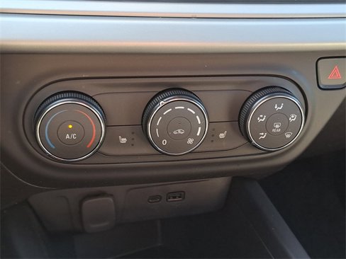 Used 2025 Chevrolet Trax RS w/ Sunroof Package image 15