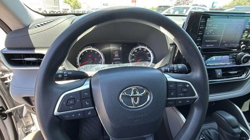 Used 2022 Toyota Highlander L image 18