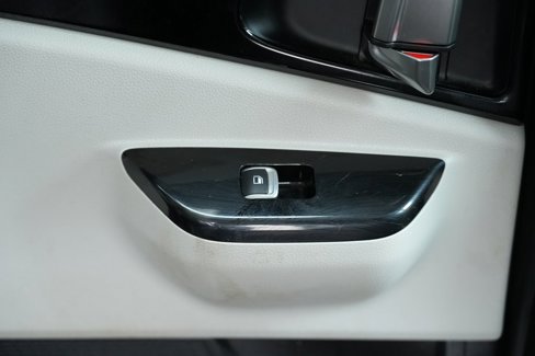 Used 2024 Kia Carnival EX image 33