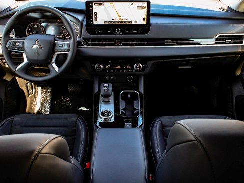 New 2025 Mitsubishi Outlander AWD image 37