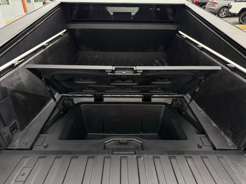 Used 2024 Tesla Cybertruck AWD Crew Cab image 17
