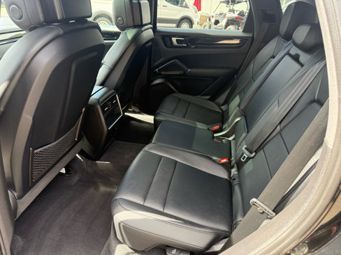 Used 2023 Porsche Cayenne image 11