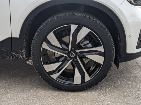 New 2026 Volvo XC40 B5 Ultra w/ Protection Package Premier image 11
