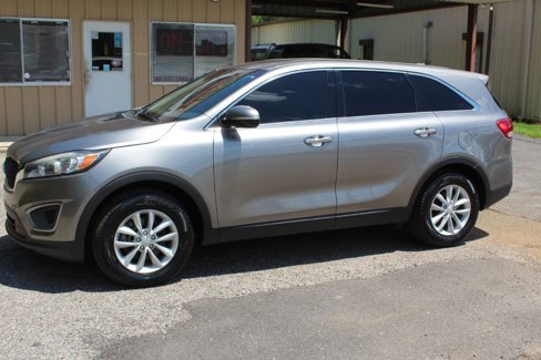 Used 2017 Kia Sorento L image 5