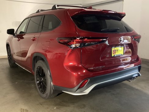 Used 2025 Toyota Highlander XSE image 10