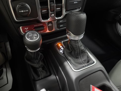 New 2025 Jeep Gladiator Mojave image 33
