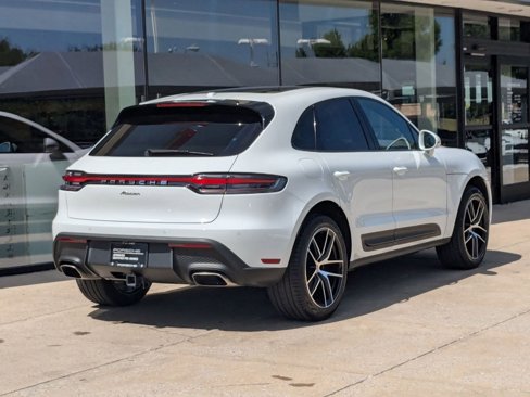 Certified 2024 Porsche Macan image 9