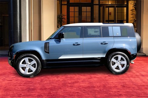 New 2024 Land Rover Defender 110 SE image 3