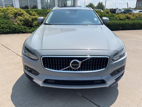Certified 2025 Volvo V90 B6 Cross Country Plus image 8