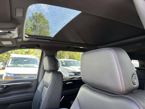 Certified 2025 Chevrolet Suburban Z71 w/ Comfort Package image 8