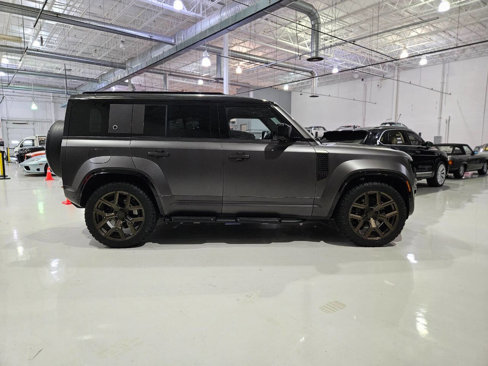 Used 2025 Land Rover Defender 110 image 54