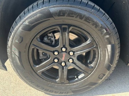 Used 2021 GMC Acadia AT4 image 17