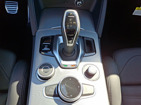 New 2025 Alfa Romeo Stelvio Sprint image 12