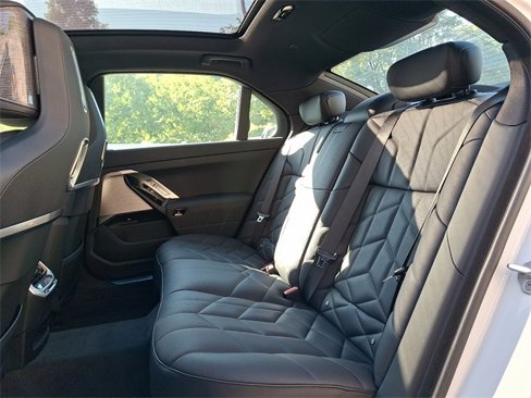 New 2026 BMW 760i xDrive image 9