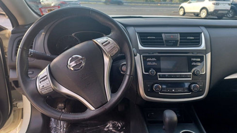 Used 2016 Nissan Altima 2.5 SV w/ Convenience Package image 5