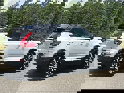 Used 2021 Volvo XC40 P8 Recharge w/ Advanced Package image 4