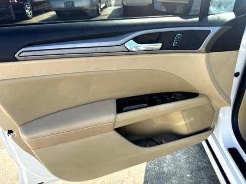 Used 2014 Ford Fusion SE image 9