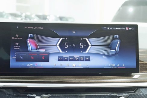 Used 2025 BMW X7 xDrive40i w/ M Sport Package image 27