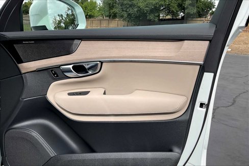 New 2026 Volvo XC90 B6 Plus w/ Protection Package Premier image 31
