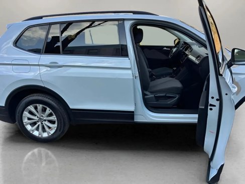 Used 2019 Volkswagen Tiguan S image 4