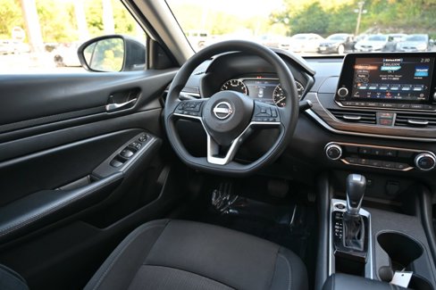 Used 2025 Nissan Altima 2.5 SV image 10