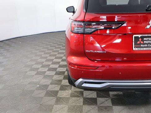New 2025 Mitsubishi Outlander SE image 18