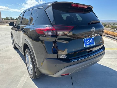 Used 2023 Nissan Rogue SV image 4