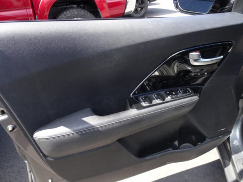 Used 2017 Kia Niro Touring w/ Advanced Technology Package image 26