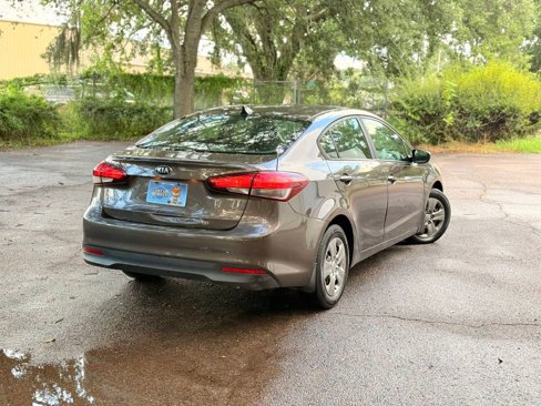 Used 2017 Kia Forte LX image 5