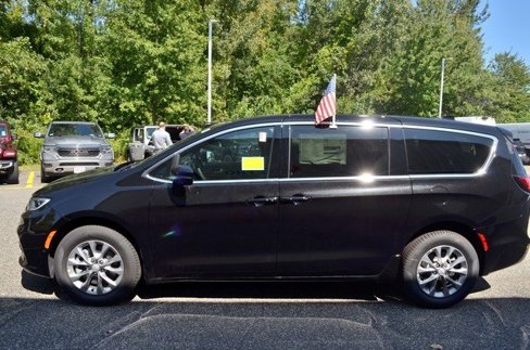New 2026 Chrysler Pacifica Select image 5