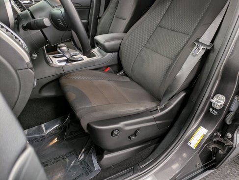 Used 2021 Jeep Grand Cherokee Laredo image 11