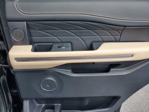 Certified 2022 Ford Expedition Platinum image 34